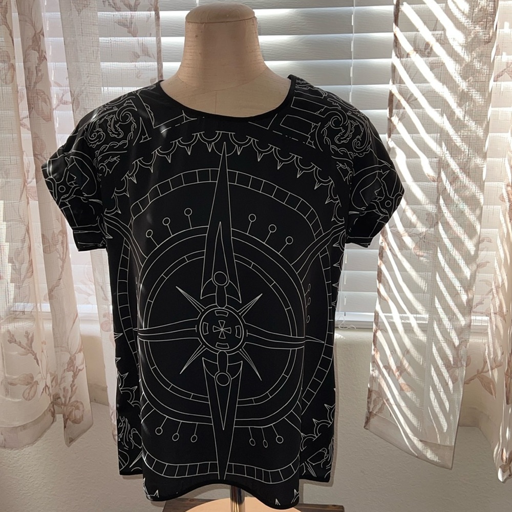 NWOT! Vida Art Short Sleeve Top.